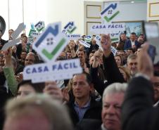 Mais de 130 mil famílias: Casa Fácil impulsiona habitação e movimenta a economia do Paraná 