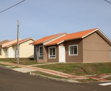 Mais de 130 mil famílias: Casa Fácil impulsiona habitação e movimenta a economia do Paraná 