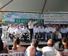 Governador Ratinho Junior entrega casa própria a 83 famílias de Siqueira Campos