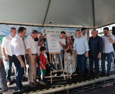 Governador Ratinho Junior entrega casa própria a 83 famílias de Siqueira Campos