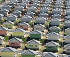 Governador Ratinho Junior entrega casa própria a 83 famílias de Siqueira Campos