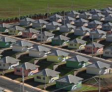 Governador Ratinho Junior entrega casa própria a 83 famílias de Siqueira Campos