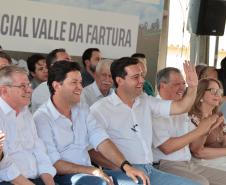 Governador Ratinho Junior entrega casa própria a 83 famílias de Siqueira Campos