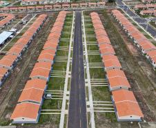 Governador entrega 220 casas em Ponta Grossa com investimento do Casa Fácil