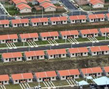 Governador entrega 220 casas em Ponta Grossa com investimento do Casa Fácil