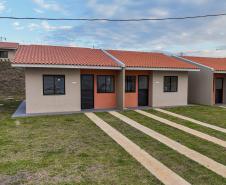 Governador entrega 220 casas em Ponta Grossa com investimento do Casa Fácil
