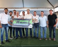 Governador entrega moradias e anuncia R$ 36,2 milhões para estradas rurais em Terra Rica