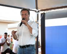 Governador entrega moradias e anuncia R$ 36,2 milhões para estradas rurais em Terra Rica