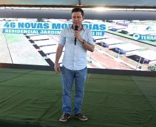 Governador entrega moradias e anuncia R$ 36,2 milhões para estradas rurais em Terra Rica