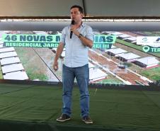 Governador entrega moradias e anuncia R$ 36,2 milhões para estradas rurais em Terra Rica