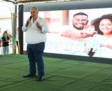 Governador entrega moradias e anuncia R$ 36,2 milhões para estradas rurais em Terra Rica
