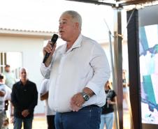Governador entrega moradias e anuncia R$ 36,2 milhões para estradas rurais em Terra Rica