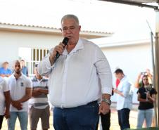 Governador entrega moradias e anuncia R$ 36,2 milhões para estradas rurais em Terra Rica