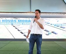Governador entrega moradias e anuncia R$ 36,2 milhões para estradas rurais em Terra Rica