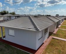 Governador entrega moradias e anuncia R$ 36,2 milhões para estradas rurais em Terra Rica