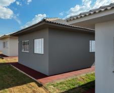 Governador entrega moradias e anuncia R$ 36,2 milhões para estradas rurais em Terra Rica