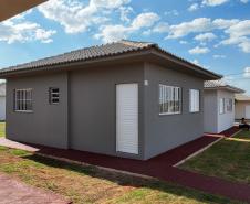 Governador entrega moradias e anuncia R$ 36,2 milhões para estradas rurais em Terra Rica