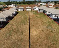 Governador entrega moradias e anuncia R$ 36,2 milhões para estradas rurais em Terra Rica