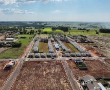 Governador entrega moradias e anuncia R$ 36,2 milhões para estradas rurais em Terra Rica
