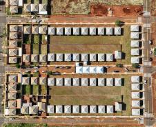 Governador entrega moradias e anuncia R$ 36,2 milhões para estradas rurais em Terra Rica