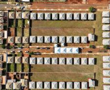 Governador entrega moradias e anuncia R$ 36,2 milhões para estradas rurais em Terra Rica