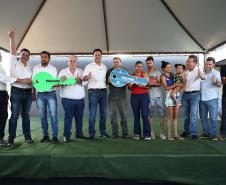 Governador entrega moradias e anuncia R$ 36,2 milhões para estradas rurais em Terra Rica