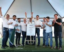 Governador entrega moradias e anuncia R$ 36,2 milhões para estradas rurais em Terra Rica