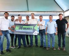 Governador entrega moradias e anuncia R$ 36,2 milhões para estradas rurais em Terra Rica
