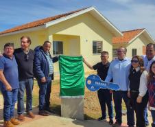 47 famílias de Figueira recebem moradias financiadas pela Cohapar