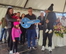 47 famílias de Figueira recebem moradias financiadas pela Cohapar