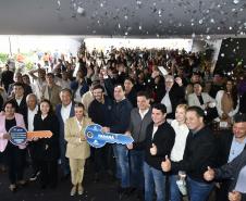 Ratinho Junior inaugura residencial com 320 unidades em Londrina, no Norte do Estado