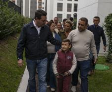 Ratinho Junior inaugura residencial com 320 unidades em Londrina, no Norte do Estado
