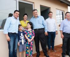 Foi inaugurado na última sexta-feira (21) o Conjunto Residencial Solo Sagrado, novo lar de 500 famílias da cidade de Apucarana, no Vale do Ivaí. O empreendimento recebeu R$ 36 milhões de investimentos do poder público por meio do programa Minha Casa Minha Vida, do Governo Federal, e Morar Bem Paraná, do Governo do Estado, com a participação da Prefeitura de Apucarana.