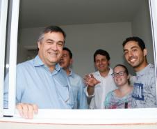Foi inaugurado na última sexta-feira (21) o Conjunto Residencial Solo Sagrado, novo lar de 500 famílias da cidade de Apucarana, no Vale do Ivaí. O empreendimento recebeu R$ 36 milhões de investimentos do poder público por meio do programa Minha Casa Minha Vida, do Governo Federal, e Morar Bem Paraná, do Governo do Estado, com a participação da Prefeitura de Apucarana.