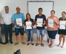 Dez famílias de Ubiratã, na região Centro-Oeste do Paraná, receberam nesta quinta-feira (3) as escrituras de suas moradias. Elas fazem parte de um grupo de mutuários da Cohapar que já quitaram o financiamento imobiliário com a empresa e agora foram beneficiadas pelo programa de Escrituração Direta da companhia.