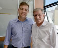 O prefeito de Jesuítas, Junior Weiller, visitou a sede da Cohapar, em Curitiba, nesta terça-feira (8). Ele se reuniu com o futuro presidente da companhia, Jorge Lange, com quem tratou de ações conjuntas entre os órgãos para a viabilização de novos projetos habitacionais.