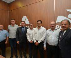 O presidente da Companhia de Habitação do Paraná (Cohapar), Jorge Lange, realizou a primeira reunião trabalho com os funcionários da empresa nesta segunda-feira (14). A assinatura do termo de posse aconteceu na última sexta-feira (11), após a indicação do governador Carlos Massa Ratinho Junior ter sido aprovada pelo Conselho de Administração da companhia.