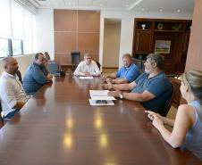 Com o objetivo de dar andamento a obras de infraestrutura do Programa de Aceleração do Crescimento (PAC) em Campo Magro, o prefeito Claudio Cesar Casagrande visitou o presidente da Cohapar, Jorge Lange, nesta terça-feira (15). Os dois também conversaram sobre ações envolvendo a regularização e titulação de lotes dentro do programa, em parceria com o Governo Federal.