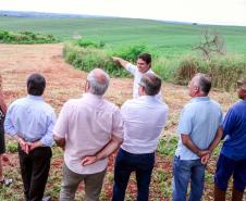 O presidente da Companhia Paranaense de Habitação (Cohapar) Jorge Lange, cumpriu agenda nesta sexta-feira em Apucarana. Ele deu posse à assistente social Elisângela Costa Araújo, na chefia do escritório regional da Cohapar em Apucarana. E, em seguida, esteve na Prefeitura de Apucarana, retribuindo a visita que recebeu na semana anterior, do prefeito em exercício Junior da Femac. 