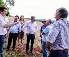 O presidente da Companhia Paranaense de Habitação (Cohapar) Jorge Lange, cumpriu agenda nesta sexta-feira em Apucarana. Ele deu posse à assistente social Elisângela Costa Araújo, na chefia do escritório regional da Cohapar em Apucarana. E, em seguida, esteve na Prefeitura de Apucarana, retribuindo a visita que recebeu na semana anterior, do prefeito em exercício Junior da Femac. 