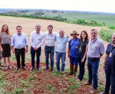 O presidente da Companhia Paranaense de Habitação (Cohapar) Jorge Lange, cumpriu agenda nesta sexta-feira em Apucarana. Ele deu posse à assistente social Elisângela Costa Araújo, na chefia do escritório regional da Cohapar em Apucarana. E, em seguida, esteve na Prefeitura de Apucarana, retribuindo a visita que recebeu na semana anterior, do prefeito em exercício Junior da Femac. 