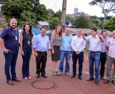 O presidente da Companhia Paranaense de Habitação (Cohapar) Jorge Lange, cumpriu agenda nesta sexta-feira em Apucarana. Ele deu posse à assistente social Elisângela Costa Araújo, na chefia do escritório regional da Cohapar em Apucarana. E, em seguida, esteve na Prefeitura de Apucarana, retribuindo a visita que recebeu na semana anterior, do prefeito em exercício Junior da Femac. 