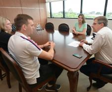 Nesta terça-feira (22) o prefeito de Quatro Pontes, João Laufer, e o presidente da Cohapar, Jorge Lange, estiveram reunidos na sede da empresa, em Curitiba, para conversar sobre a viabilização de novos investimentos para o município, na região Oeste do Paraná.