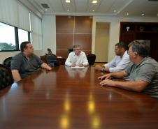 O prefeito de Lidianópolis, Adauto Mandu, esteve na sede da Cohapar, em Curitiba, para buscar apoio do Governo do Estado na viabilização de novos investimentos em habitação popular para o município, na região do Vale do Ivaí. Ele foi recebido pelo presidente da companhia, Jorge Lange, a quem descreveu as principais demandas do setor para a localidade.
