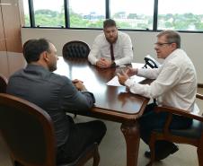 Nesta quarta-feira (23), o presidente da Cohapar, Jorge Lange, e o prefeito de Realeza, Milton Andreolli, estiveram reunidos na sede da empresa, em Curitiba, para tratar de projetos conjuntos entre o Governo do Estado e a administração do município, localizado na região Sudoeste do Paraná.