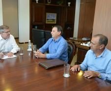O prefeito de Céu Azul, Germano Bonamigo, solicitou o apoio do Governo do Estado para a viabilização de obras de construção de 30 moradias para a população do município. O pedido foi feito nesta quarta-feira (30) durante uma visita do gestor municipal à sede da Cohapar, onde participou de uma reunião com o presidente Jorge Lange.