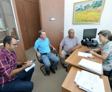 O prefeito em exercício de Farol, Natalicio dos Santos (Natal), esteve na sede da Cohapar, em Curitiba, nesta quarta-feira (30) para tratar da continuidade de um projeto para a construção de 27 casas populares na cidade, na região Centro-Oeste do Paraná. O empreendimento tem orçamento estimado em R$ 1,9 milhão e depende da aprovação de recursos do programa Minha Casa Minha Vida pela Caixa Econômica Federal.