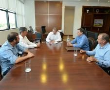 Com o intuito de conhecer as perspectivas do setor habitacional para os próximos anos, o prefeito de Catanduvas, Moisés de Souza, visitou a sede da Cohapar na última quarta-feira (30). Ele e o presidente da companhia, Jorge Lange, conversaram sobre possíveis parcerias que podem ser estabelecidas entre os órgãos para a viabilização de novos projetos para o município, na região Centro-Sul do Paraná.