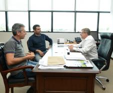 A cidade de Wenceslau Braz, no Norte Pioneiro do Paraná, receberá mais de R$ 13 milhões de investimentos em projetos de habitação popular ao longo dos próximos meses. Os detalhes dos projetos foram discutidos nesta terça-feira (12) em um encontro do prefeito, Paulo Leonar, com o presidente da Cohapar, Jorge Lange, na sede da empresa, em Curitiba.