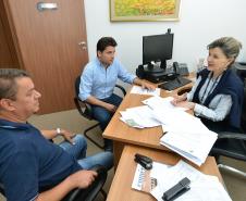 Técnicos da Cohapar e da Prefeitura de Tomazina realizaram na próxima semana uma vistoria técnica a uma área do município para avaliar a viabilidade técnica de construção de um novo conjunto habitacional na cidade, localizada no Norte Pioneiro do Paraná. A ação foi combinada após um encontro do prefeito, Flávio Zan, com o presidente da Cohapar, Jorge Lange, na sede da empresa, em Curitiba, nesta quarta-feira (13).